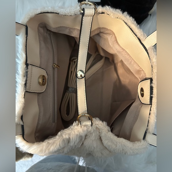 COFFE FAUX FUR RUANA WITH TOGGLE BUTTON. COMES WITH FREE FAUX FUR HANDBAG💕 - Picture 5 of 5